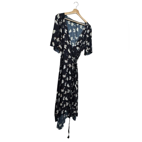 ELOQUII Circle Sleeve Wrap Dress Navy 14 - Picture 6 of 9